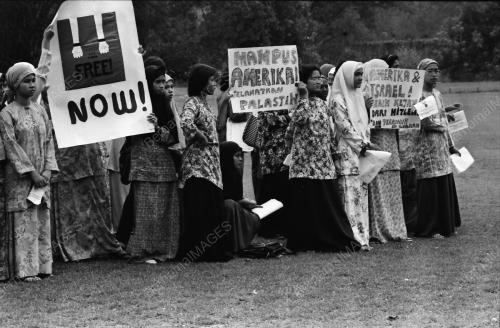 DEMONSTRASI MENGUTUK ISRAEL