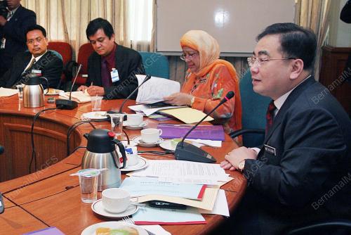 DR WEE KA SIONG