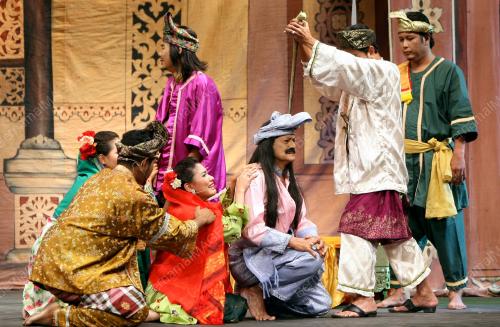 TEATER BANGSAWAN