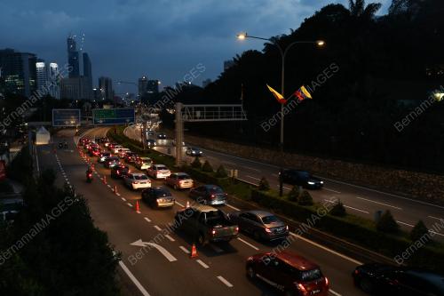 TINJAUAN POLIS TINGKATKAN KAWALAN PERGERAKAN ORANG RAMAI - PKP