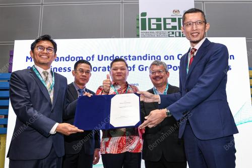 DATUK SERI HUANG TIONG SII