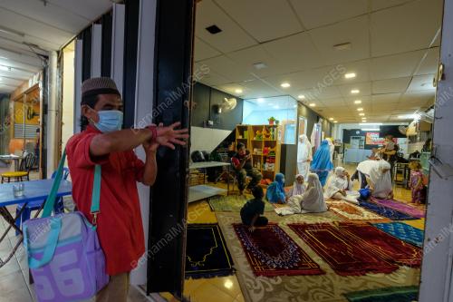 LAMAN NGAJI CHOW KIT TARIK GELANDANGAN DEKATI AL-QURAN