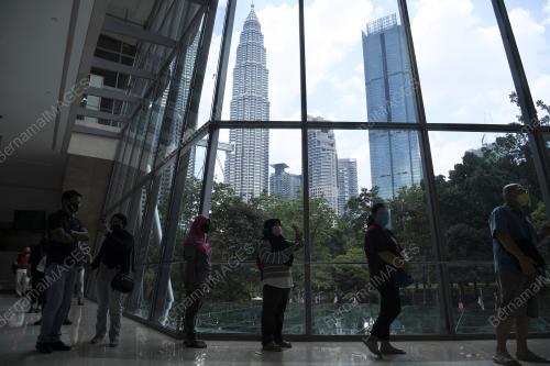 TINJAUAN PUSAT PEMBERIAN VAKSINASI ˜WALK-IN'