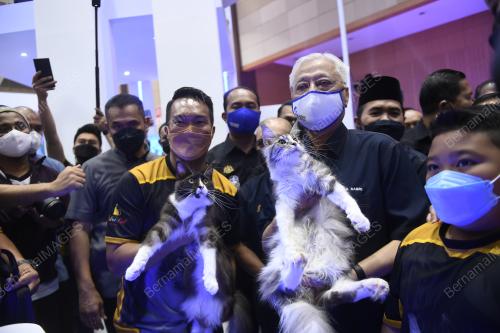 DATUK SERI ISMAIL SABRI YAAKOB