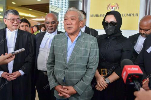DATUK SERI BUNG MOKHTAR RADIN