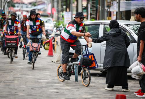 LOCO INTERNATIONAL CYCLIST
