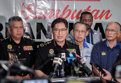 TAN SRI AZAM BAKI