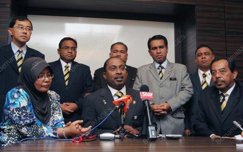 DR ZAMBRY ABDUL KADIR