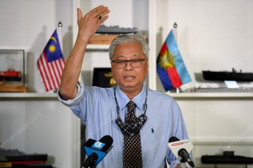 DATUK SERI ISMAIL SABRI YAAKOB