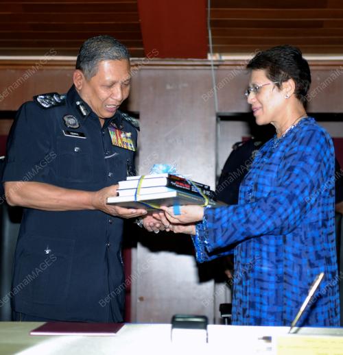 KL30_12012012_POLIS