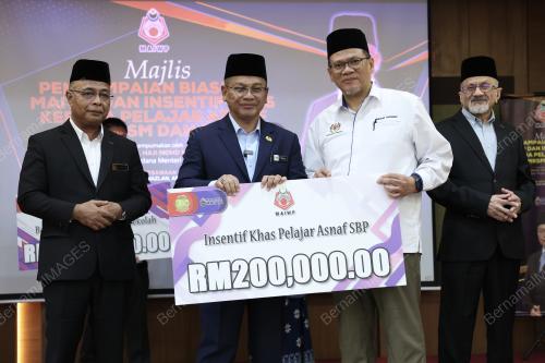 DATUK DR MOHD NA'IM MOKHTAR