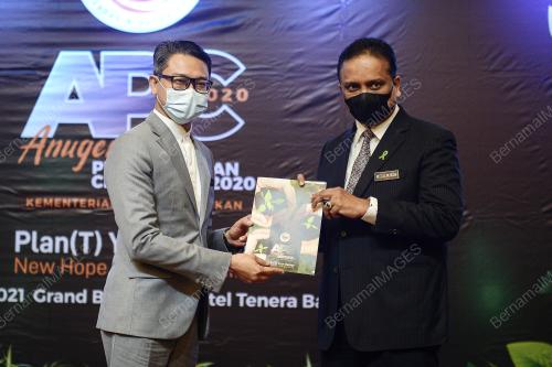 DATUK SERI REEZAL MERICAN NAINA MERICAN