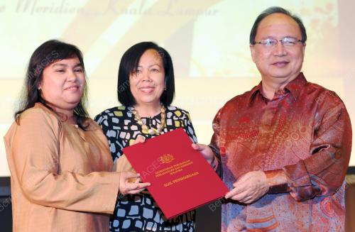 TAN SRI BERNARD DOMPOK
