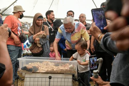 DATUK SERI ISMAIL SABRI YAAKOB