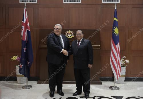 TAN SRI JOHARI ABDUL