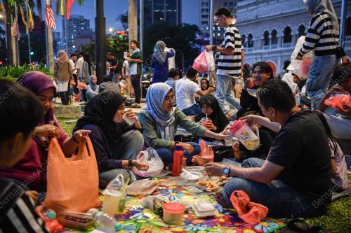 DATARAN BERBUKA PUASA