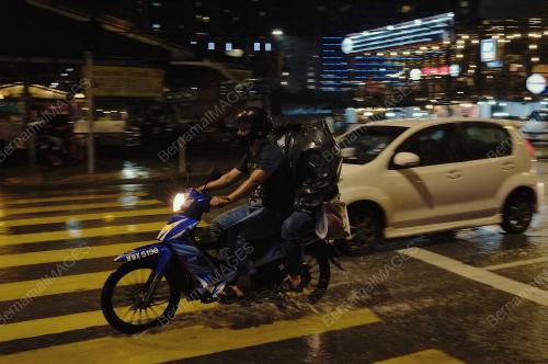 TINJAUAN HUJAN LEBAT DI IBU KOTA