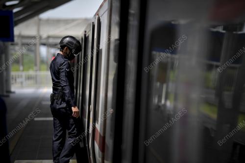 TINJAUAN SMART HELMET DIGUNAKAN OLEH PENGUATKUASA KTMB