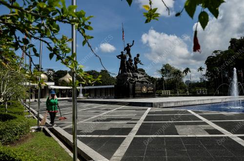 TINJAUAN SEKTOR PELANCONGAN