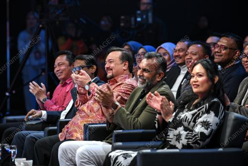 DATUK SERI AMIR HAMZAH AZIZAN