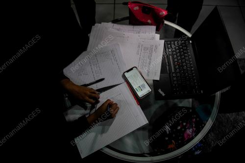 PELAJAR TINGKATAN LIMA MENGIKUTI PEMBELAJARAN DIDIKTV