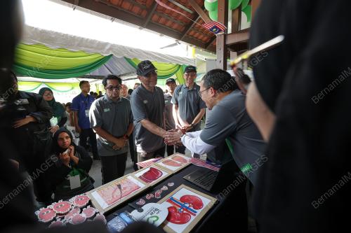 DATUK SERI DR DZULKEFLY AHMAD
