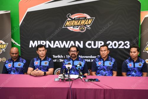 PIALA MIRNAWAN