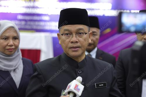 DATUK DR MOHD NAIM MOKHTAR