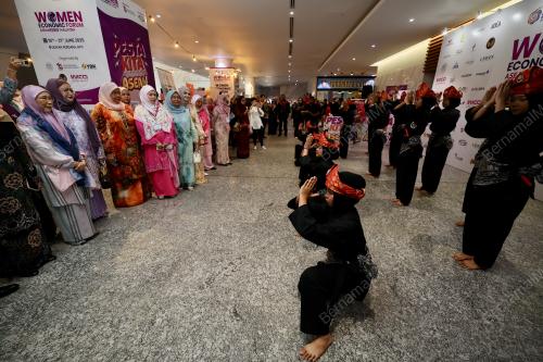 DATUK SERI DR WAN AZIZAH WAN ISMAIL