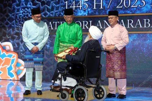AL-SULTAN ABDULLAH RI'AYATUDDIN AL-MUSTAFA BILLAH SHAH