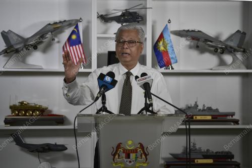 DATUK SERI ISMAIL SABRI YAAKOB