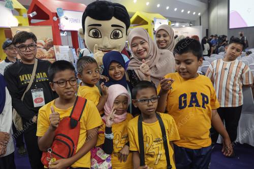 FADHLINA SIDEK
