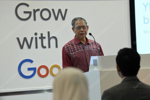 DATUK SERI MUSTAPA MOHAMED