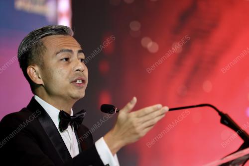 FAHMI FADZIL