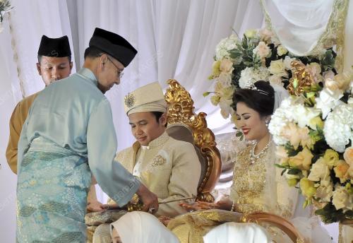KL30_22112013_AGONG