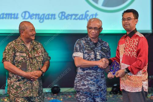 JEN TAN SRI AFFENDI BUANG