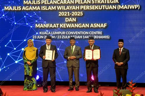 SENATOR DATUK IDRIS AHMAD