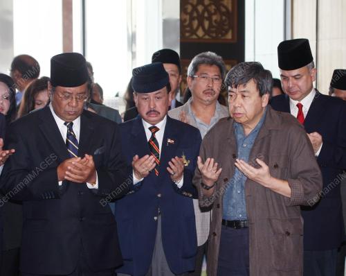 SULTAN SHARIFUDDIN IDRIS SHAH