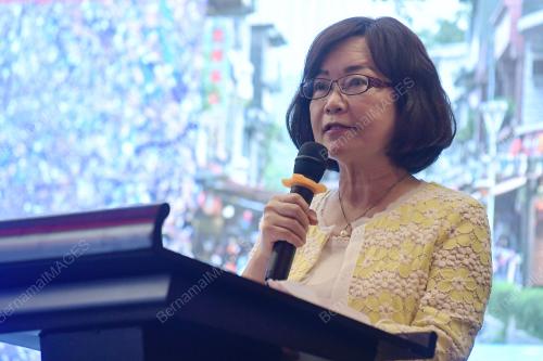 ANNE HUNG