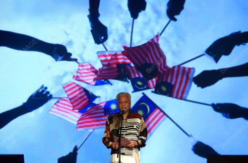 DATUK SERI ISMAIL SABRI YAAKOB