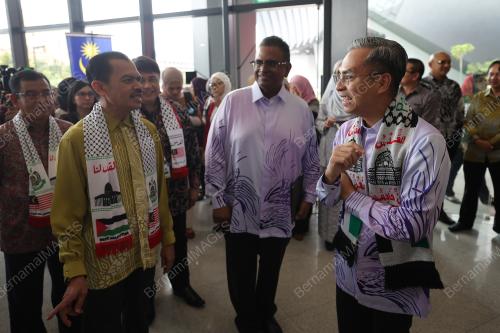 FAHMI FADZIL
