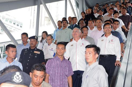 KL30_28012012_PM_LALUAN