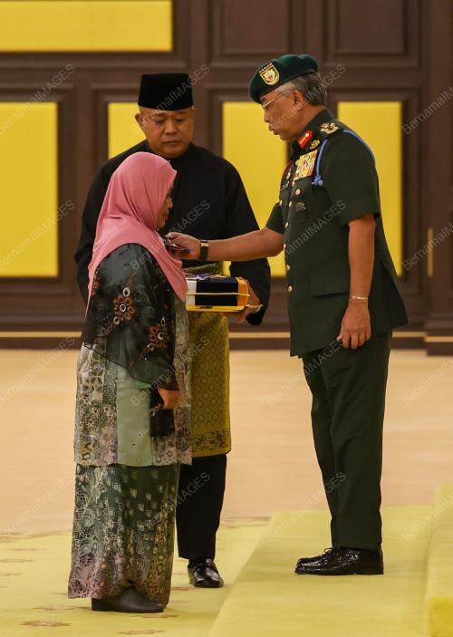 AL-SULTAN ABDULLAH RI'AYATUDDIN AL-MUSTAFA BILLAH SHAH