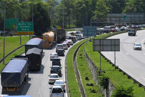 TINJAUAN PLAZA TOL GOMBAK