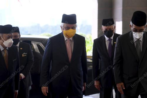 TUANKU MUHRIZ TUANKU MUNAWIR