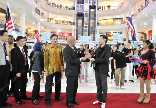 DATUK MAGLIN D'CRUZ