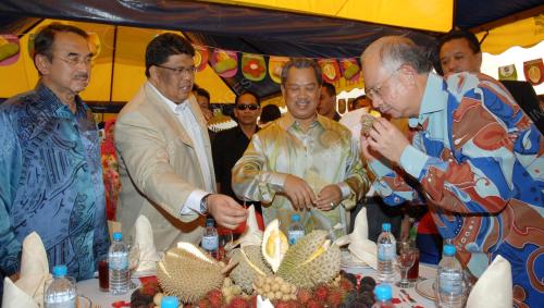 MOHD NAJIB TUN ABDUL RAZAK