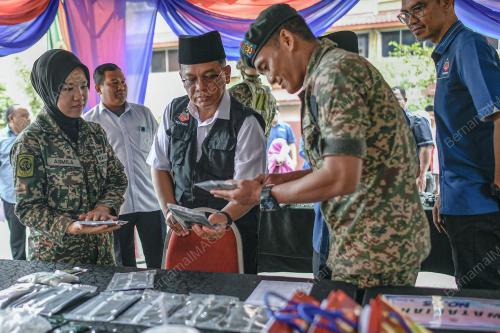 DATUK DR MOHD NA'IM MOKHTAR