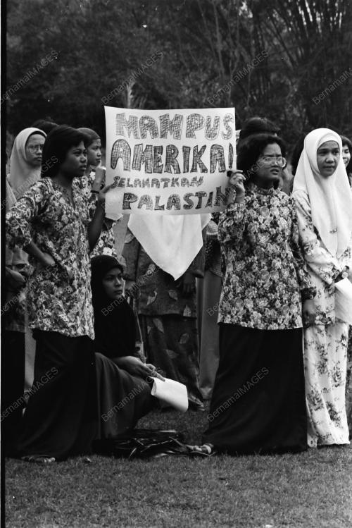 DEMONSTRASI MENGUTUK ISRAEL