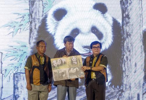 KL31_03092015_ZOO_PANDA